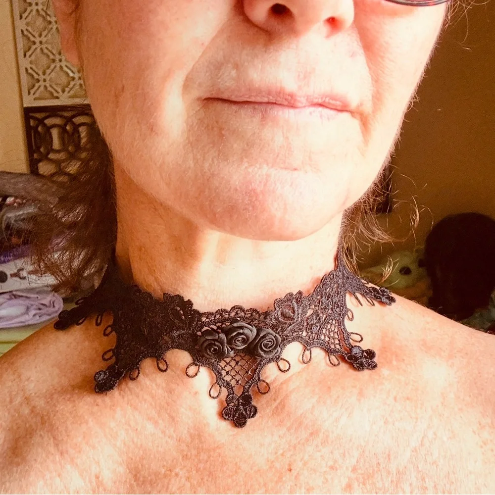 VINTAGE lace choker necklace wide Victorian floral goth costume black collar - Picture 6 of 6